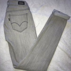 women’s Levi jeans
